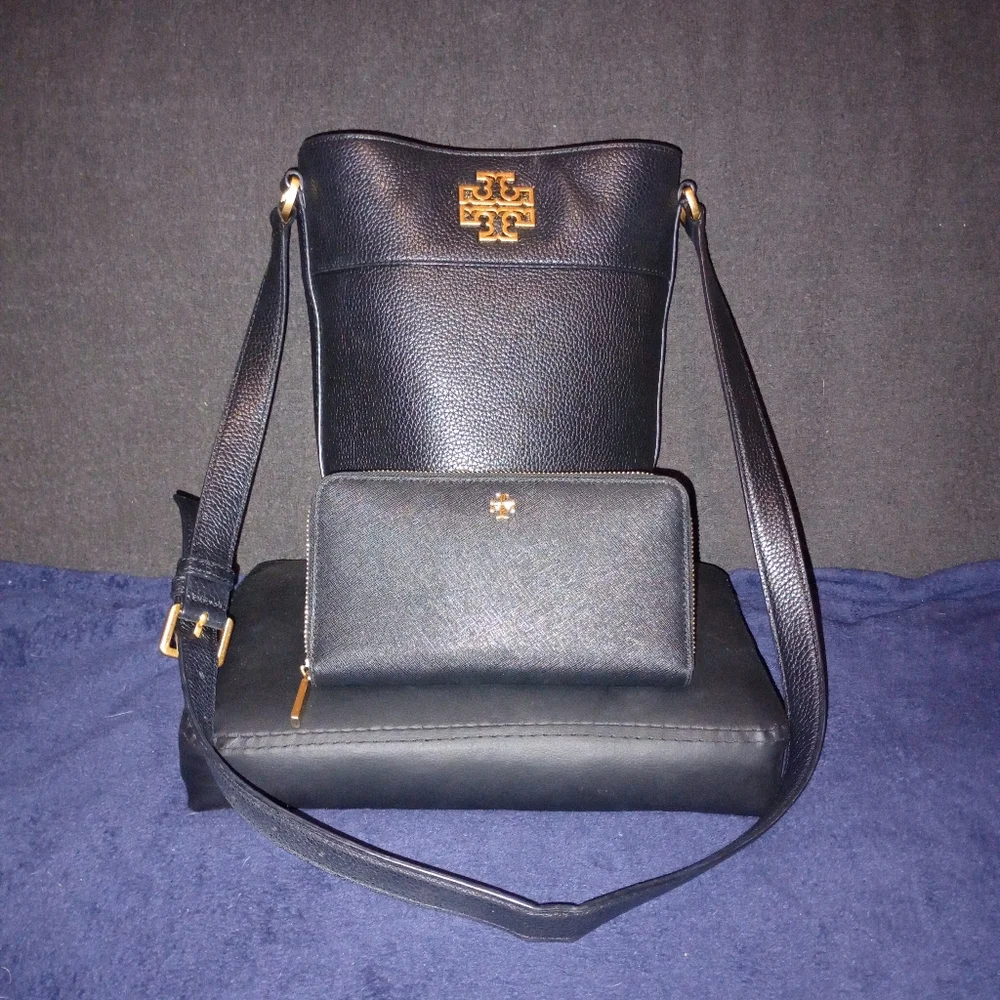 Tory Burch Britten Bucket Bag With Tory Burch Wallet - Picture 3 of 15